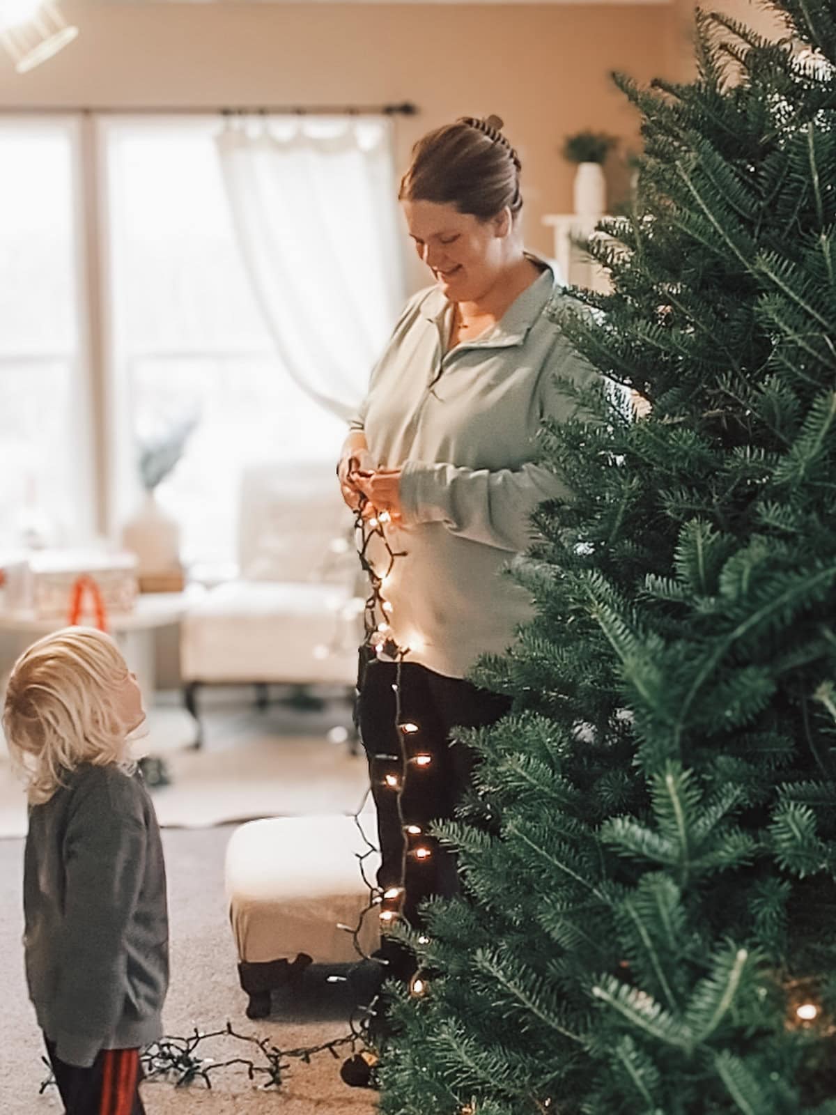 Christmas Tree Decorating Traditions: A Homemakers Perspective ...